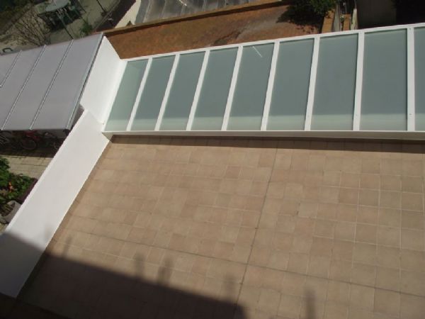 Terraza y lucero del 1 piso a fachada posterior terminada