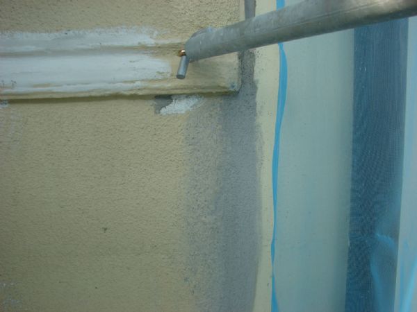 se limpi la fachada con agua a presin y se han realizado reparaciones puntuales tanto en las paredes como en techos balcones 