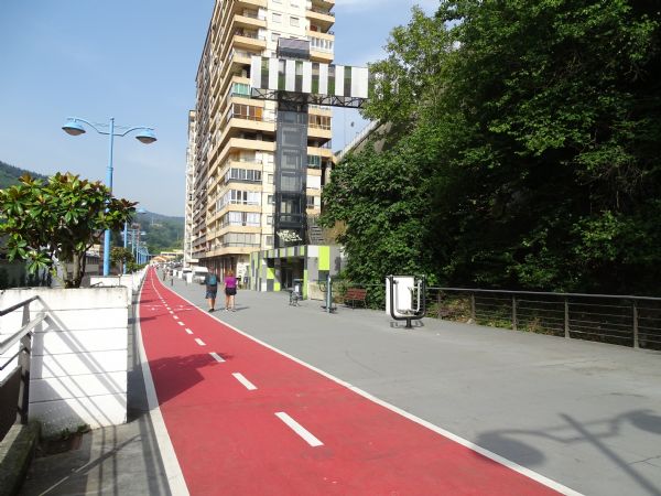 2 ascensor entre las calles Amaa y Tiburzio Anitua